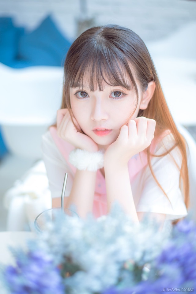 从容不迫的举止，比起咄咄逼人的态度，更能令人心折。——三毛《亲爱的三毛》